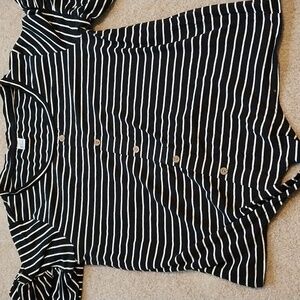 Chic black and white striped top